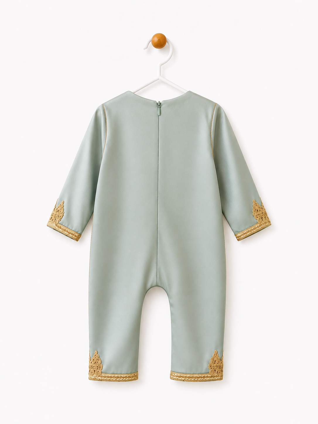 Grenouillère Caftan en satin italien - Vert sauge brodé en doré