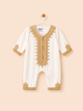 Grenouillère Caftan en satin italien - Blanc brodé en doré