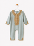 Grenouillère Caftan en satin italien - Vert sauge brodé en doré