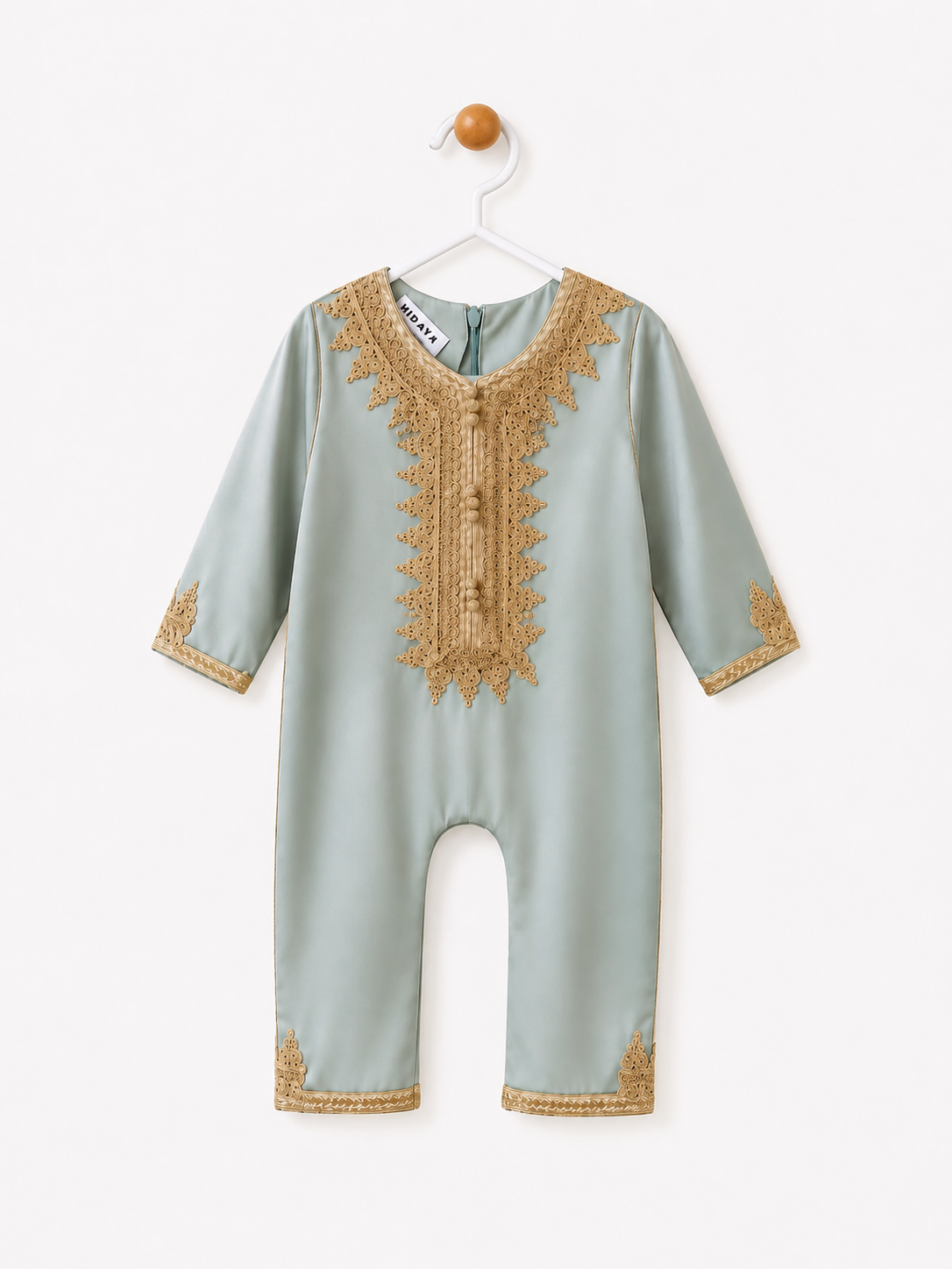 Grenouillère Caftan en satin italien - Vert sauge brodé en doré